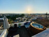 Rooftop Heated Jacuzzi, Fireplace, A Unique Home! - B&B Żebbuġ