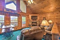 B&B Sevierville - Quaint Sevierville Cabin with 2-Tier Deck and Hot Tub! - Bed and Breakfast Sevierville