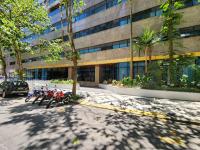Lindo Flat Capitania Varam , WI FI , 2 aparelhos de ar condicionado , serviço de praia , enorme sacada com vista ao mar e telas de proteção para as crianças , 3 piscinas - Chambres d'hôtes Guarujá