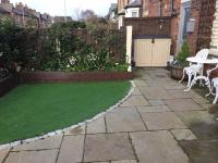 Leafy Lytham central Lovely ground floor 1 bedroom apartment with private garden In Lytham dog friendly - Chambres d'hôtes Lytham St Annes