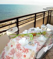 One-Bedroom Apartment with Sea View (4 Adults)