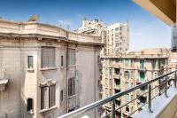 The Neat Nostalgic 2BDR Apt Cairo's Downtown - Chambres d’hôtes Le Caire