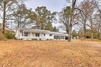 Charming Gadsden Home w/ Golf Course Views! - B&B Gadsden
