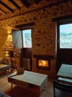 Balcón de la Moreria con leña - B&B Constantina