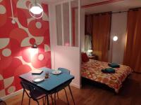 The Seventies Appart rétro (proche gare et centre ville) - B&B Amiens