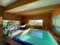 B&B Bretteville-sur-Ay - Maison avec piscine intérieure chauffée,sauna, et billard - Bed and Breakfast Bretteville-sur-Ay