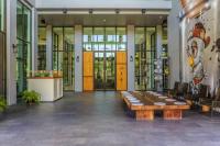 Luxury King Bed Apartment with Pool View and Sauna - Chambres d’hôtes