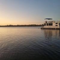 B&B Maroochydore - The one & only Houseboat Hire on Maroochy River - Bed and Breakfast Maroochydore