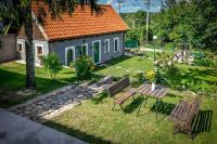 Dreibettzimmer mit Gartenblick