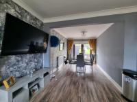 Spacious house City skyline and mountain views close too belfast centre and airports free parking - Chambres d'hôtes Belfast