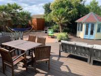 3-Bedroom Family Home. Just 5 Mins From The Beach! - B&B Kent