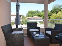 Appartement 3 Pièces à Saint-Cyprien : 6 Couchages, Piscine, Terrasse, Parking et WIFI - FR-1-225D-68 - Bed and Breakfast