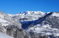 Apartment mit Balkon