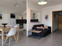 Appartement fonctionnel avec balcon, à 10 min du centre, parking gratuit, idéal pour 5 personnes - FR-1-548-3 - B&B