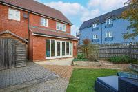 Middleton House • Sleeps 6 • Free Parking • Garden • Work Desk • Fast WiFi • Yoko Property - B&B Milton Keynes