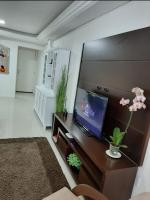 Meia Praia - apartamento com sacada ampla e churrasqueira, próximo a praia e a avenida principal. - B&B
