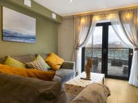 B&B Belfast - Pass the Keys Stunning 2BR Apt w Balcony Views City Centre - Bed and Breakfast Belfast