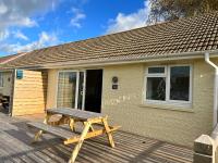 B&B Seaview - 2 Bedroom Bungalow SV58, Seaview, Isle of Wight Free Wi-Fi - Bed and Breakfast Seaview