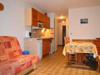 Appartement 2 pièces cabine, 300m pistes/comm, mén. inclus, parking - FR-1-241-11 - B&B