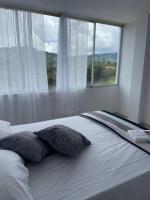 Linda casa con espectacular vista embalse y piedra - B&B Guatapé