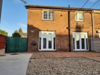 Huge Garden House for Contractors and Families - Chambres d’hôtes Ollerton