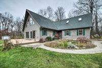 B&B Edmore - Edmore Escape Cozy Cabin Retreat with Fireplace! - Bed and Breakfast Edmore