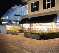 Stylish luxury condo, central location, ocean view, pool, gym - B&B Oranjestad