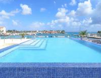 B&B Oranjestad - Stylish luxury condo, central location, ocean view, pool, gym - Bed and Breakfast Oranjestad