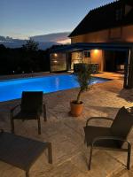 Gîte la bergerie, piscine chauffée, - B&B