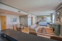 Designer Downtown Condo Suite - Splendid View - B&B