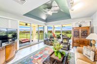 Tropical Elegance Golf Course Penthouse - B&B