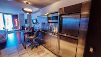 B&B Las Vegas - Luxury 53rd Flr Condo with Amazing Sunset View & Balcony NO ReFee at Palms Place - Bed and Breakfast Las Vegas