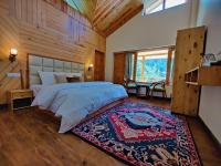Queen Room with Garden View