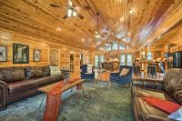 Broken Bow Cabin with Hot Tub about 6 Mi to Lake! - B&B