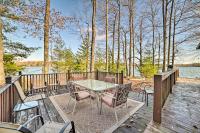 Secluded Lost Lake Cottage with Spacious Loft! - B&B