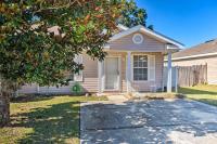 B&B Pensacola - Cute Pensacola Townhome about 9 Mi to Downtown! - Bed and Breakfast Pensacola