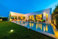 B&B Kamphaeng Saen - Modern Tropical 4 bedroom Pool Villa! (PMB5) - Bed and Breakfast Kamphaeng Saen