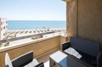 B&B Larnaca - Apollon Sea View Beachfront Ap 302 - Bed and Breakfast Larnaca