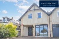 Free Driveway Parking for 2-3 vehicles, Outside LEZ Zone, 637 Mbps WIFI, Ideal for Long Term Contractor, etc Stays, Regular Housekeeping Option - Dwellcome Home Ltd 5 Double Bedroom 3 Bathroom House - See Our Site for Assurance - B&B Aberdeen