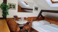 Doppel- oder Zweibettzimmer
