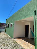 Casa aconchegante à 400m da Praia da Tartaruga - Ar condicionado - WIFI 450MB - Netflix - Cozinha Completa - Garagem - B&B