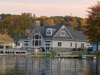 B&B Fenton - Runyan Lake House / 4 Private Suites - Sleeps 13 - Bed and Breakfast Fenton