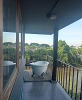 Kamer met Queensize Bed en Balkon