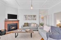 Currawong Bungalow - An Idyllic Group Stay in Town - Chambres d’hôtes Mudgee