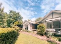 Sanctuary Park Cottages - Bed and Breakfast