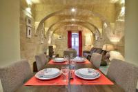 B&B Valletta - VALLETTASTAY - ORANGERIE TWO BEDROOM APARTMENT 201 - Bed and Breakfast Valletta