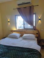 8+9 Double Room with Share Bathroom