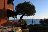 Papadatos Apts With Amazing View - 5mins from the beach - B&B