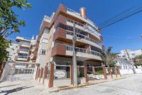 Maristela 201 - Apartamento na praia de Bombas com vista para o mar - à poucos passos da praia - (Consultar serviços de roupa de cama e banho) - Bed and Breakfast Bombinhas