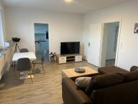 Eine modern renovierte Wohnung mit Balkonterrasse. - Ferienwohnung